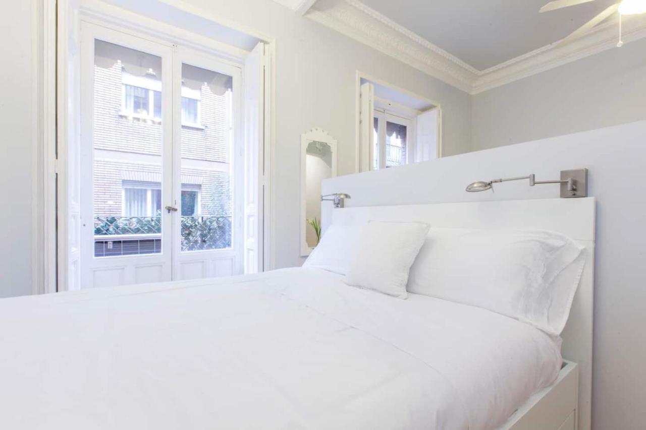 Charming Gran Via Luna Madrid Exterior photo